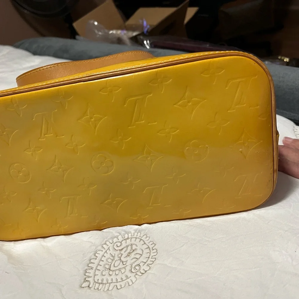 Louis Vuitton vernis yellow tote authentic COA is available - Picture 3 of 10